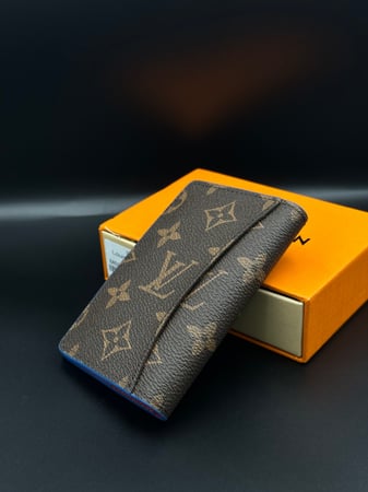 محفظة لويس فتون