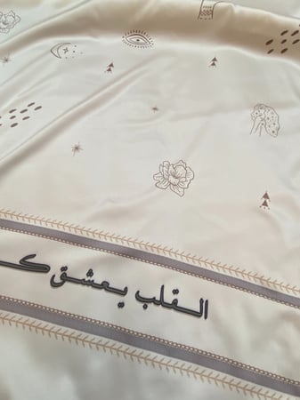 وشاح القلب يعشق كل جميل