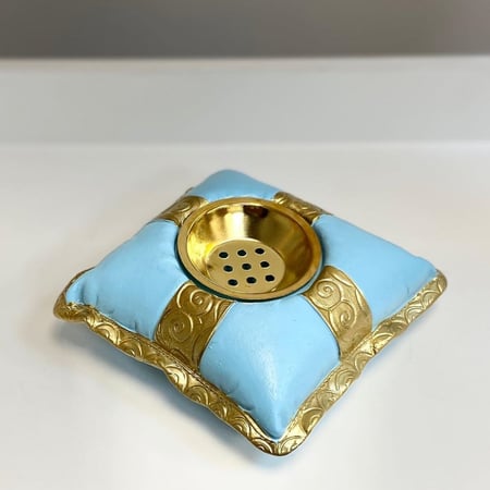 مبخرة سيراميك بتصميم وسادة ازرق معتق بزخارف ذهبية  لمسة فاخرة