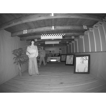 صورة الكاميرا في ظروف الليل مع إضاءة داخلية مدمجة بالأشعة تحت الحمراء