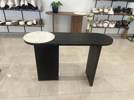 طاولة مدخل أنيقة وعصرية