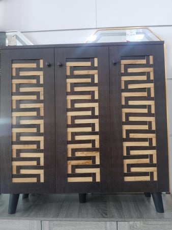 دولاب أحذية بـ3 أبواب بتصميم عصري وأنيق