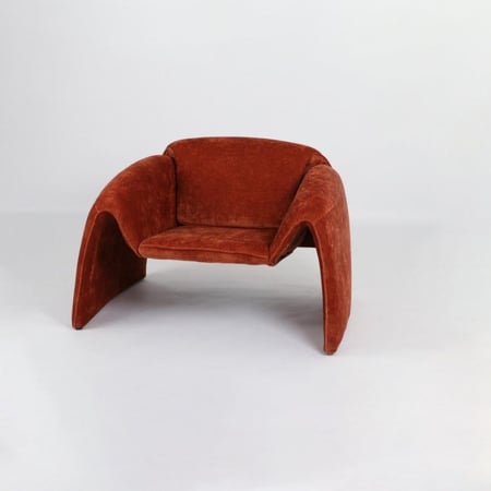 كرسي مفرد بتصميم فريد وعصرى