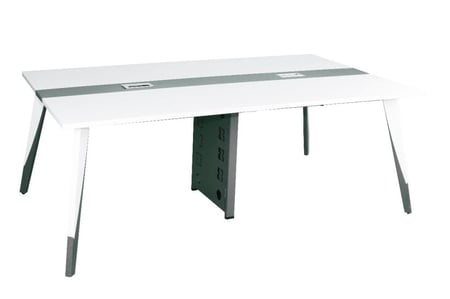 طاولة اجتماعات تجمع بين الأناقة والوظائف المتطورة