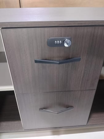 مكتب عصري فاخر بتصميم حديث وعصرى