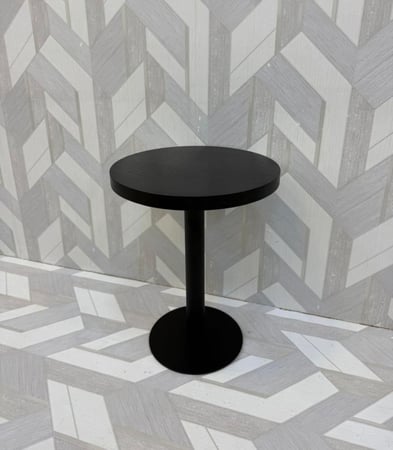 طاولة خدمة مفردة بتصميم دائري مميز