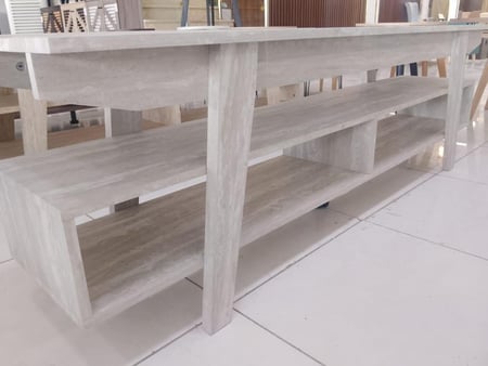 طاولة تلفاز بلازما ماليزي بتصميم عصري وانيق