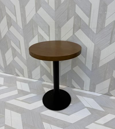 طاولة خدمة مفردة بتصميم دائري مميز