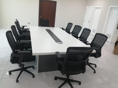 طاولة اجتماعات احترافية بتصميم مميز