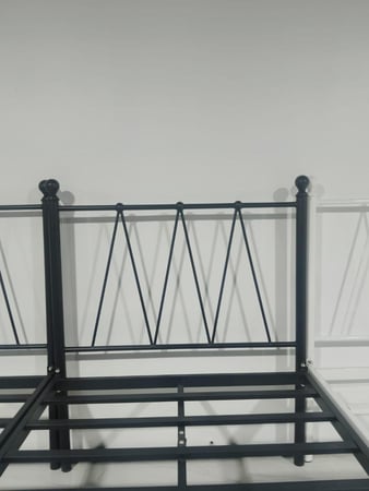 سرير حديد أسود مقاس 90*190