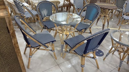 طقم كراسي وطاولة 4 مقاعد بتصميم مميز