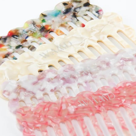 Off-white detangling Comb