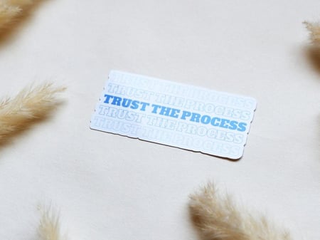 ملصق Trust the process