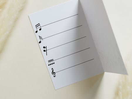 بطاقة إهداء بتصميم سنفونية موسيقية