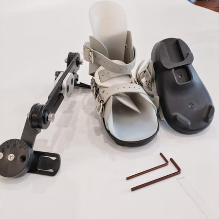 حذاء دينيس براون لعلاج  القدم الحنفاء - Dennis Brown Shoes for Baby Club Foot