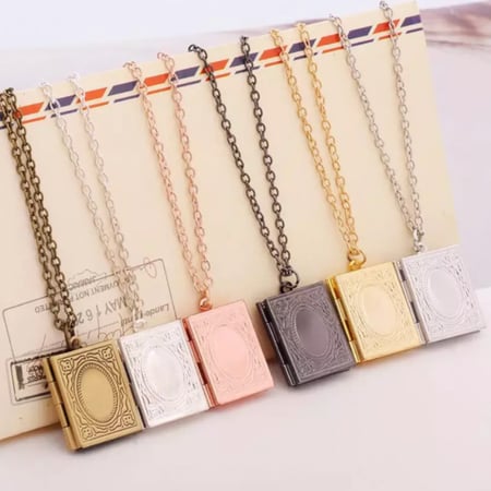 قلادة بشكل كتاب