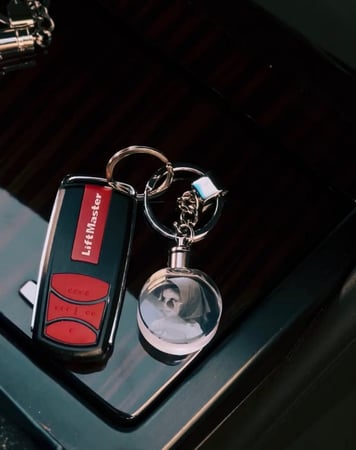 ميداليه مفتاح دائره "كريستال" مع اضاءه جميله تصميم حسب الطلب