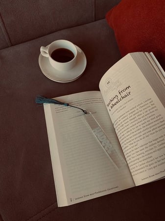 فاصل القران والكتب حفر حسب الطلب