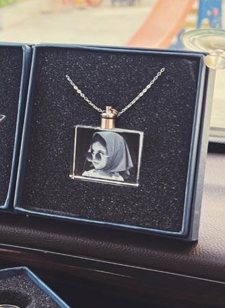 تعليقة سيارة مربع  "كريستال" مع اضاءه جميله