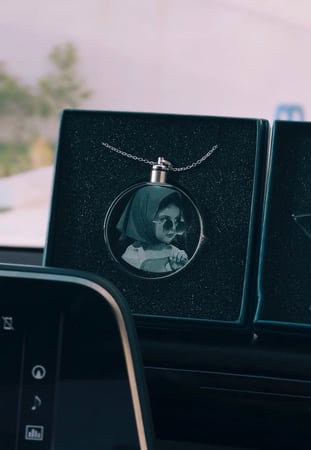 تعليقة سيارة دائره "كريستال" مع اضاءه جميله تصميم حسب الطلب