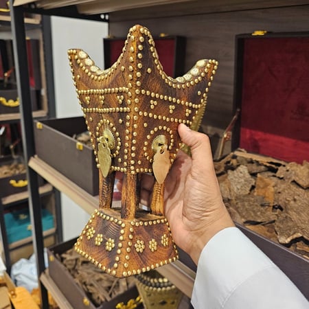 مبخرة حايلية وسط مسامير نحاس - منهل الطيب