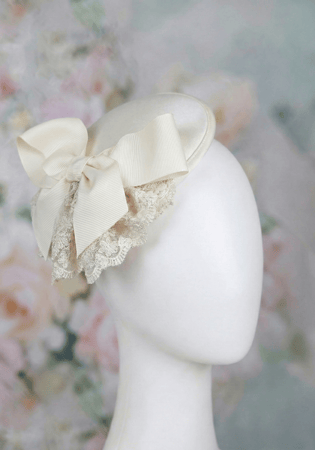 قبعة off white lovely