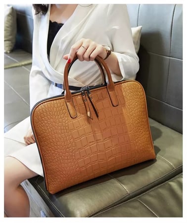 شنطة للعمل والجامعة تشيل لابتوب واوراق a4(فضلا التأكد من مقاس الجهاز)