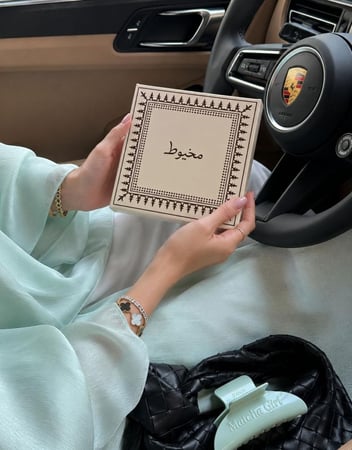 تطريز وكان فضل الله على تعليقة سيارة