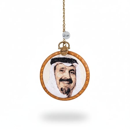 تطريز صور   اقرب للواقع .على تعليقة سيارة. حسب الطلب