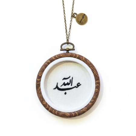 تطريز صور   اقرب للواقع .على تعليقة سيارة. حسب الطلب