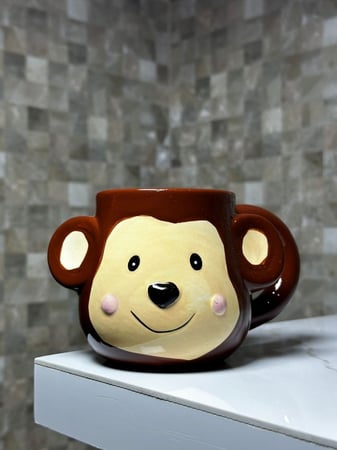 كوب شكل قرد بني