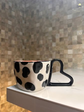 كوب سيراميك القلب البقرة - وردي و ابيض و اسود