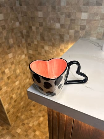كوب سيراميك القلب البقرة - وردي و ابيض و اسود