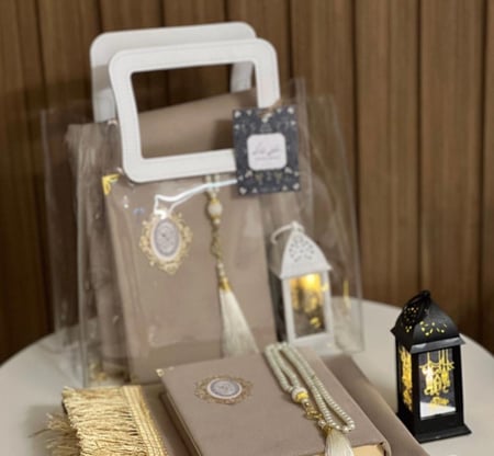 بوكس رمضان الملكي 4 قطع (سجادة + قرآن + مسبحة + فانوس) | إصدار محدود (Limited Edition)