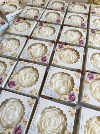 شمعة ع شكل وردة