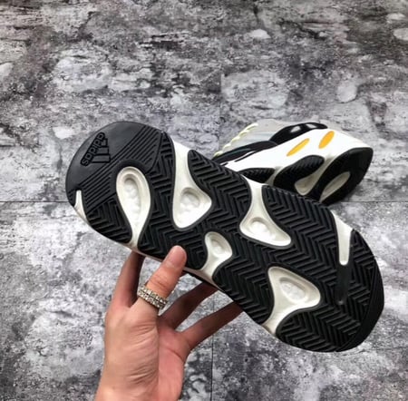 Adidas Yeezy boost 700 Wave