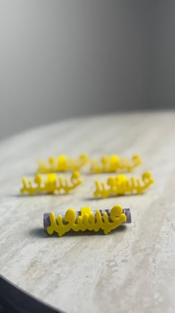 عبارة "عيد سعيد" للعملات الورقية بشكل خاتم