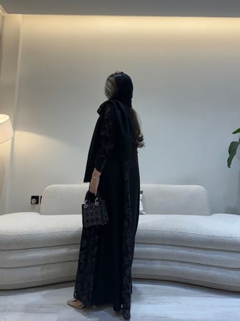 عبايات باكمام دانتيل فخمة