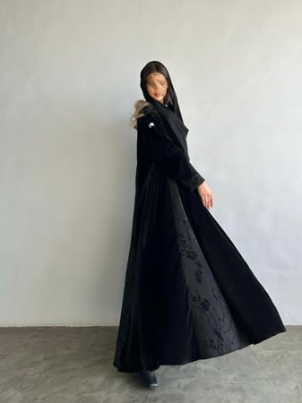 عباية مخمل اسود