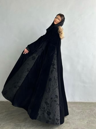 عباية مخمل اسود