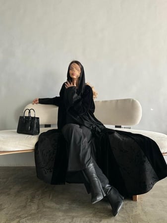 عباية مخمل اسود