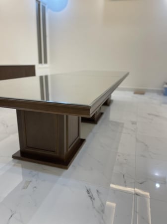 طاوله سفره ملبسه بالكامل بالقشره السنديان