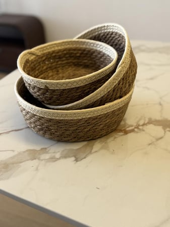 سلات خوص دائريه لونين