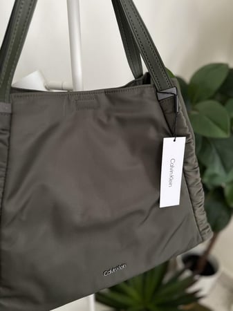 شنطة كلفن كلاين كبيره نايلون للسفر