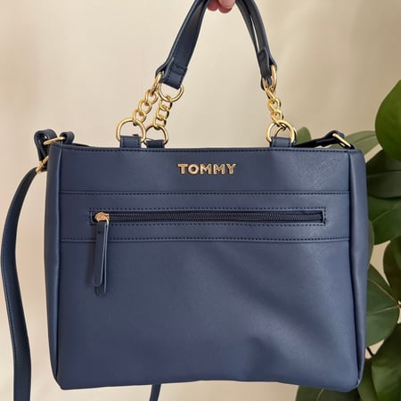 شنطة تومي هلفقر وسط Kendall