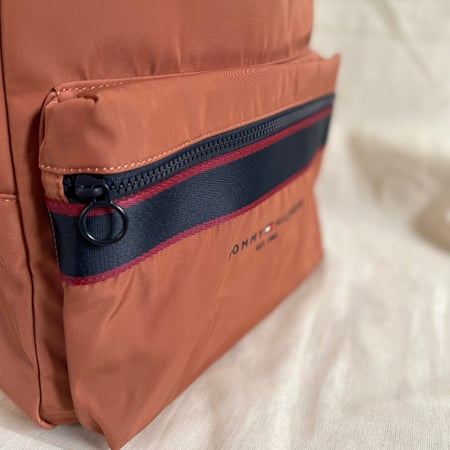 شنطة تومي هلفقر للظهر