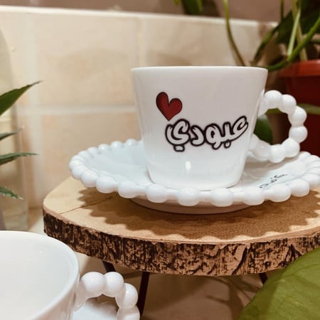 فنجان قهوة تركية مع صحن