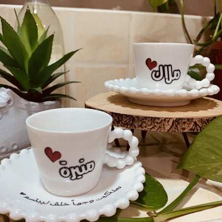 فنجان قهوة تركية مع صحن
