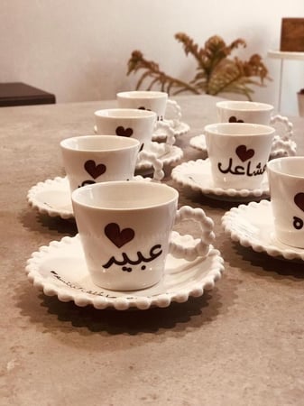 فنجان قهوة تركية مع صحن