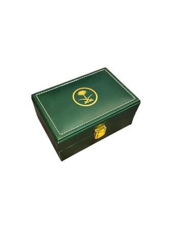 علبة جلد مربعه  سيفين ونخلة من الداخل بيج (أوقية وربع توله)